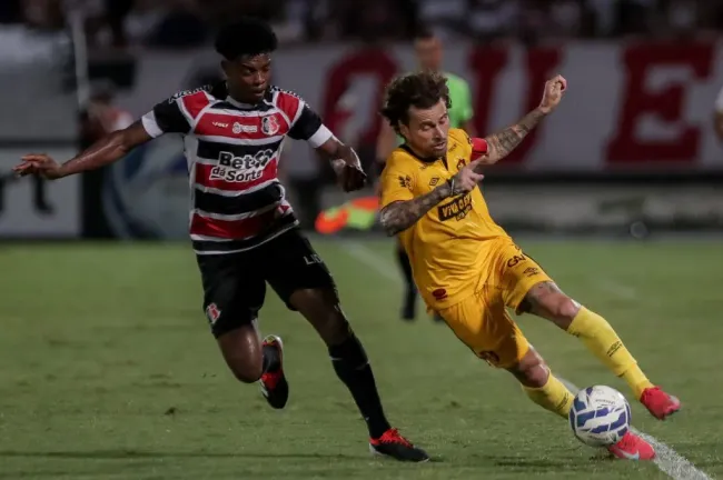 Lucas Lima, jogador do Sport, durante partida contra o Santa Cruz no Arruda, pelo Campeonato Pernambucano 2025. Foto: Rafael Vieira/AGIF