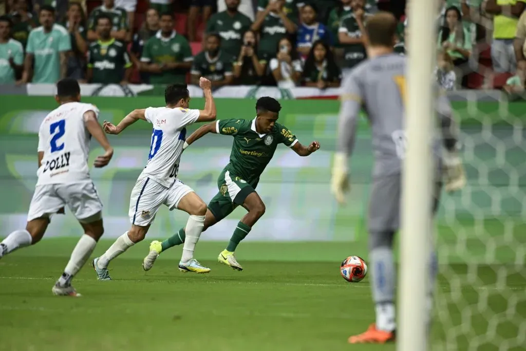 Estevão jogador do Palmeiras durante partida contra o Agua Santa no estádio Mané Garrincha pelo campeonato Paulista 2025. Foto: Mateus Bonomi/AGIF