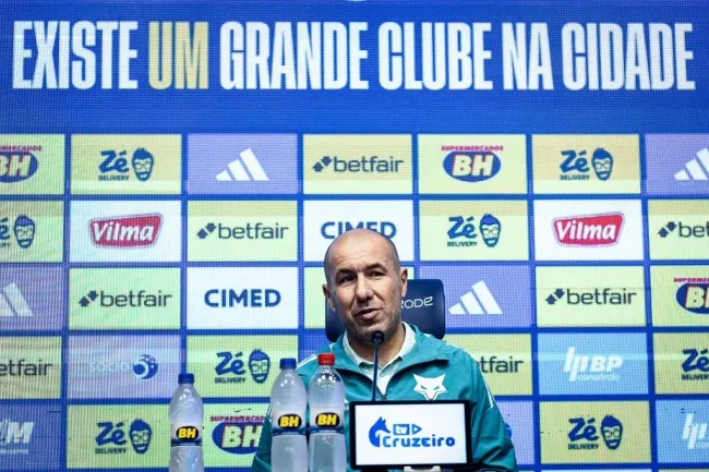 Leonarodo Jardim é apresentado no Cruzeiro (Foto: Gustavo Aleixo/Cruzeiro)