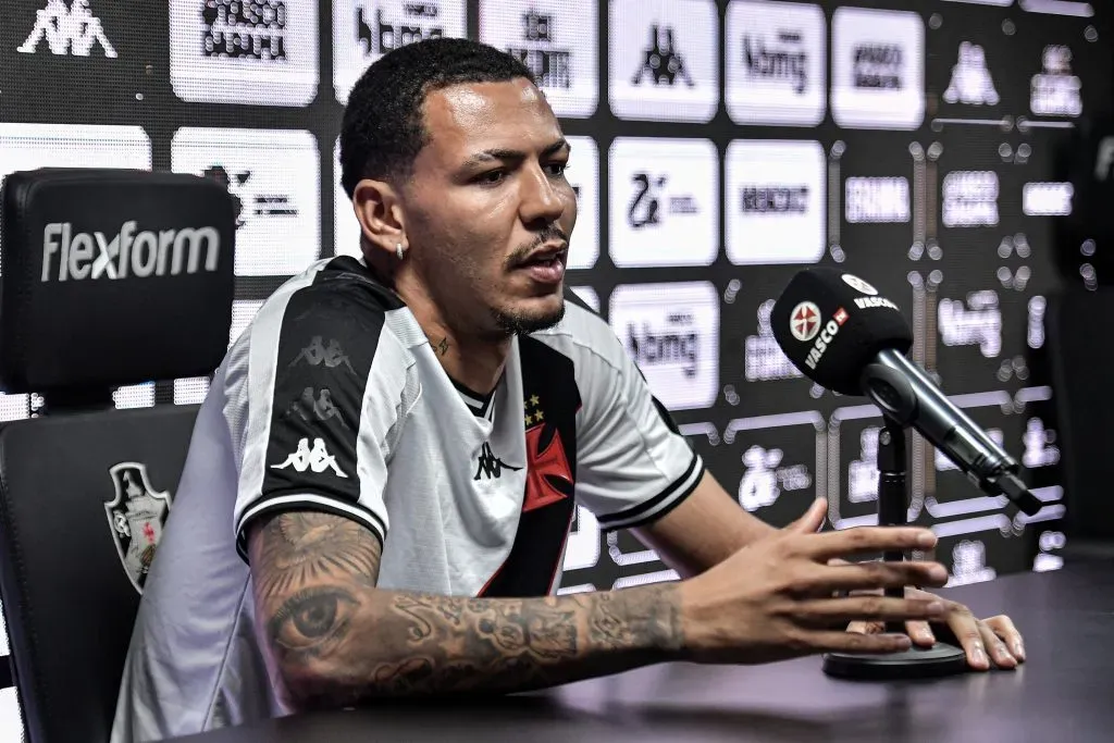 Clayton foi vendido pelo Vasco para o Rio Ave por cerca de R$ 18 milhões. Foto: Thiago Ribeiro/AGIF