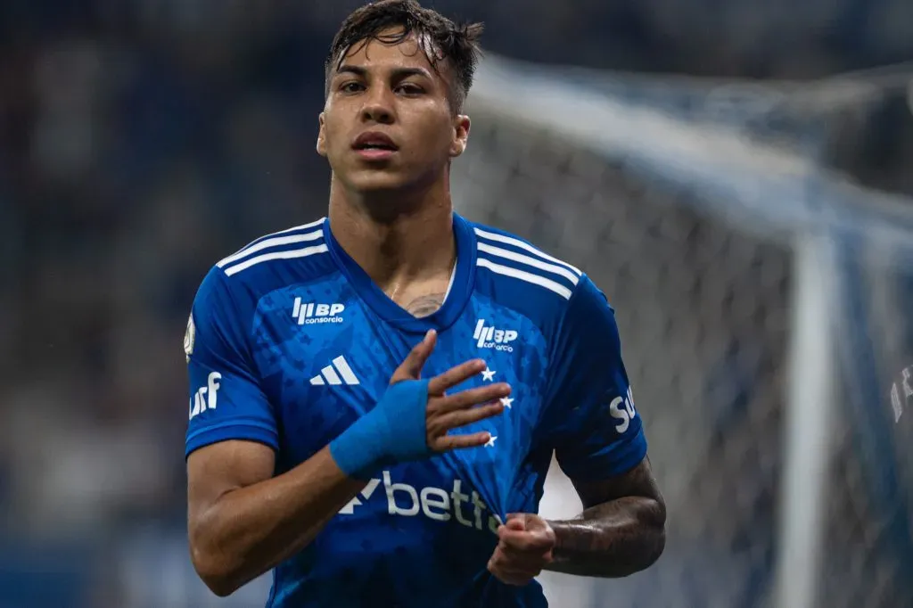 MG – BELO HORIZONTE – 09/11/2024 – BRASILEIRO A 2024, CRUZEIRO X CRICIUMA – Kaio Jorge jogador do Cruzeiro comemora seu gol durante partida contra o Criciuma no estadio Mineirao pelo campeonato Brasileiro A 2024. Foto: Alessandra Torres/AGIF