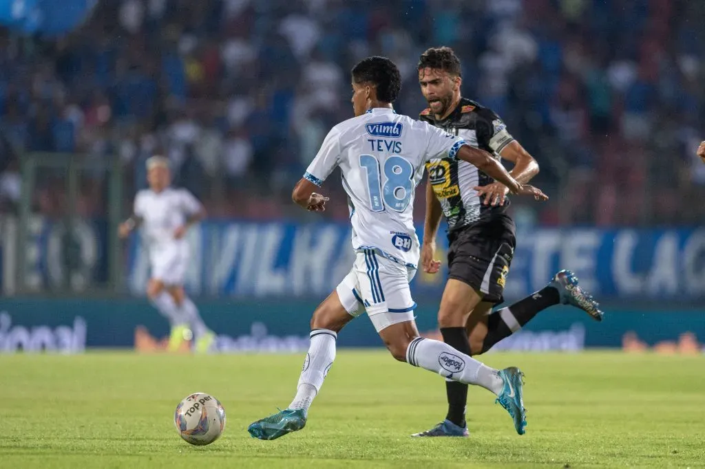 – –NENHUM– – 12/02/2025 – MINEIRO 2025, DEMOCRATA X CRUZEIRO – Tevis jogador do Cruzeiro durante partida contra o Democrata no estadio –nenhum– pelo campeonato Mineiro 2025. Foto: Alessandra Torres/AGIF
