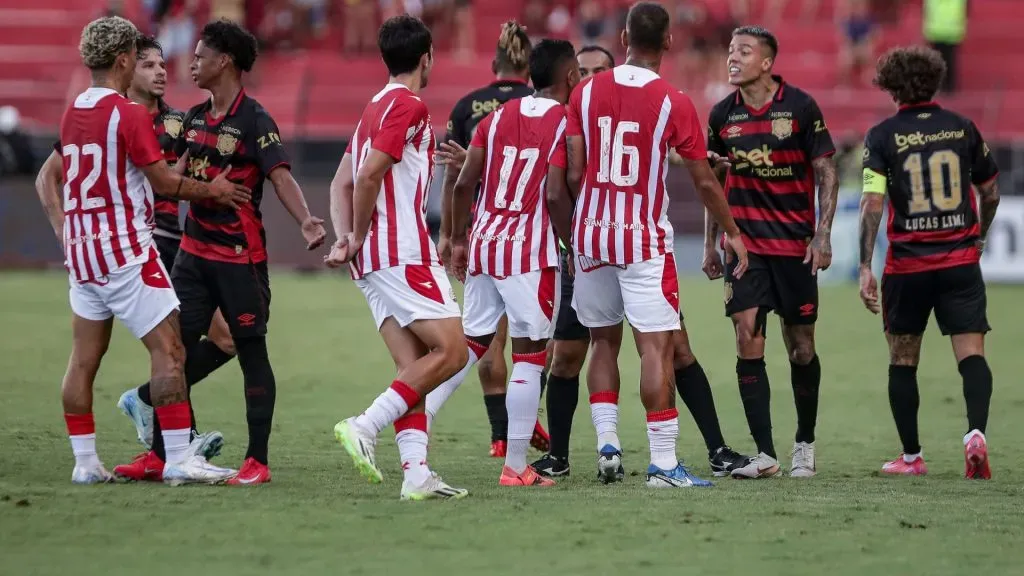 Briga entre jogadores de Sport e Náutico no Ilha do Retiro