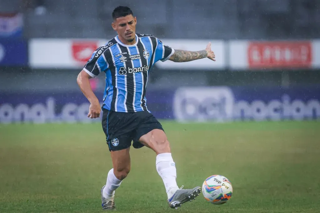 Mayk jogador do Grêmio durante partida contra o Caxias em 2024 – Foto: Maxi Franzoi/AGIF