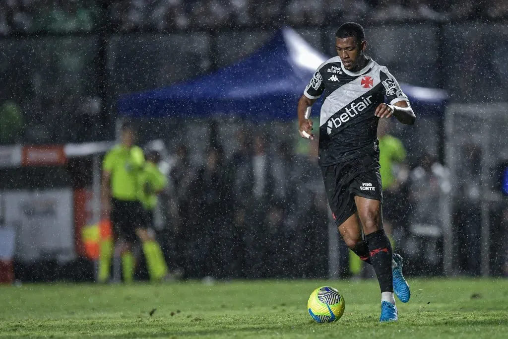 Rayan jogador do Vasco durante partida contra o Atlético-MG pelo campeonato Copa Do Brasil 2024. Foto: Thiago Ribeiro/AGIF