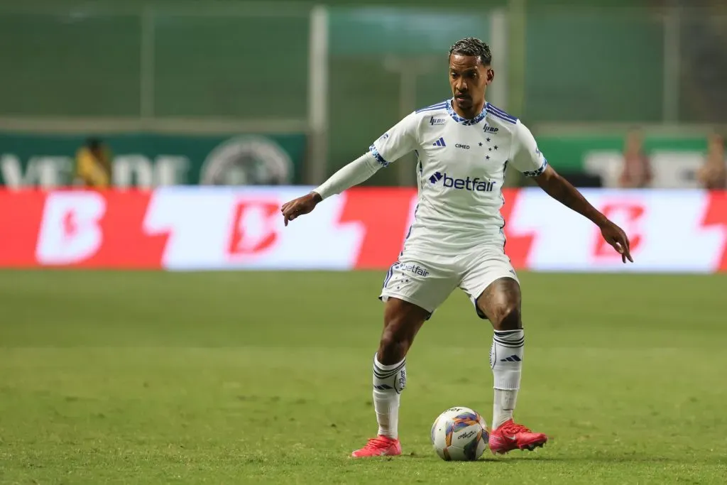 Matheus Pereira jogador do Cruzeiro durante partida contra o América-MG pelo campeonato Mineiro 2025. Foto: Gilson Lobo/AGIF