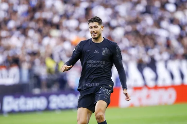 Pedro Raul, no Corinthians. Foto: Marco Miatelo/AGIF