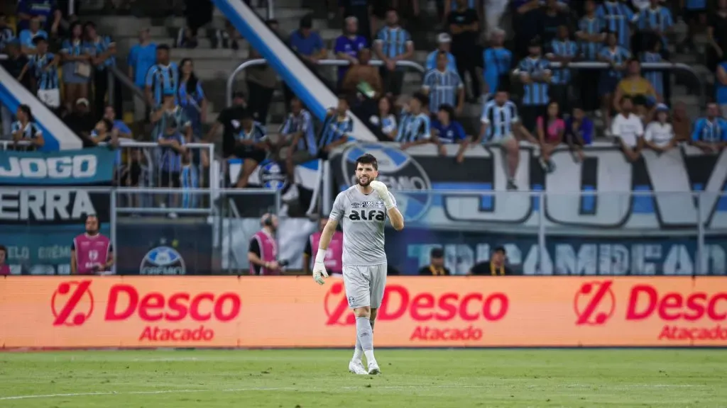 Tiago Volpi defendendo o Grêmio no Campeonato Gaúcho – Foto: Maxi Franzoi/AGIF