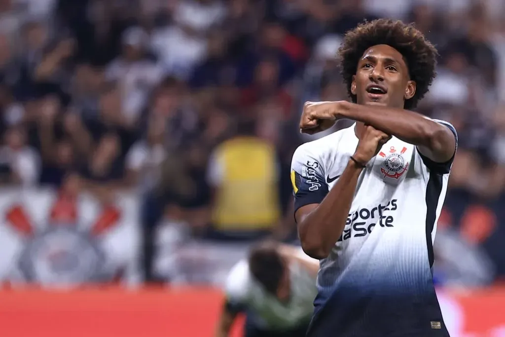 Talles Magno jogador do Corinthians comemora seu gol durante partida contra o Velo Clube no estadio Arena Corinthians pelo campeonato Paulista 2025. Foto: Marcello Zambrana/AGIF