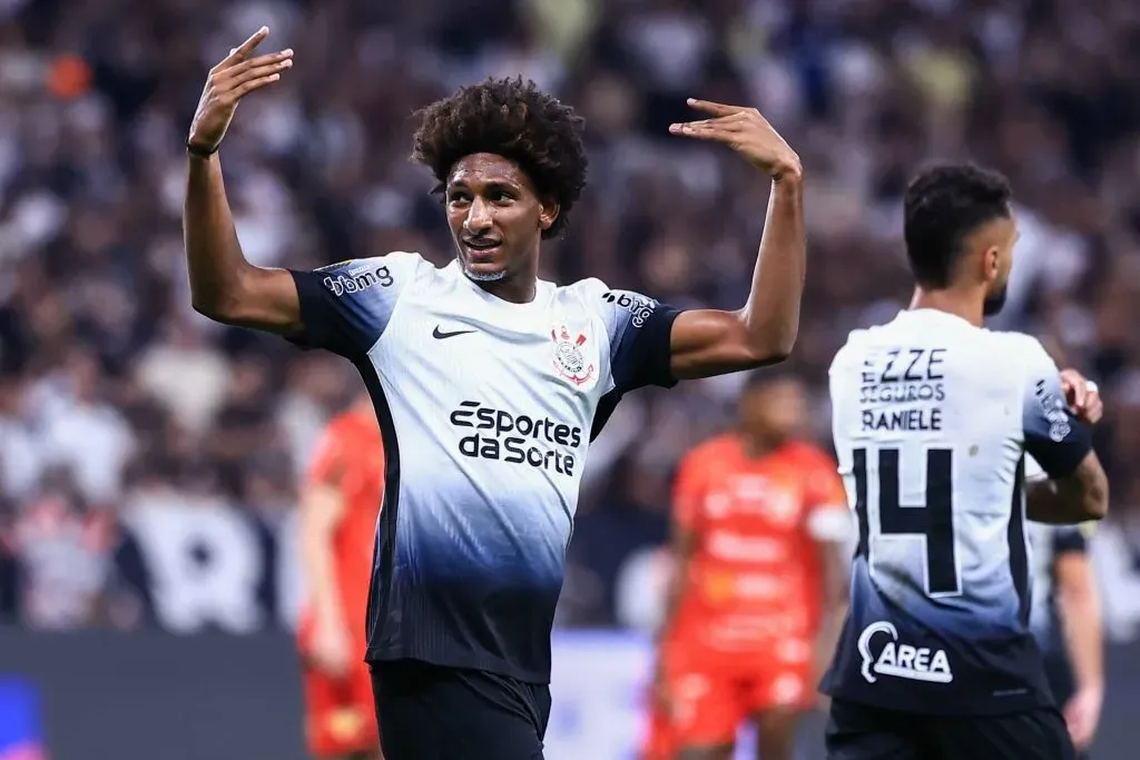 SP – SAO PAULO – 19/01/2025 – PAULISTA 2025, CORINTHIANS X VELO CLUBE – Talles Magno jogador do Corinthians comemora seu gol durante partida contra o Velo Clube no estadio Arena Corinthians pelo campeonato Paulista 2025. Foto: Marcello Zambrana/AGIF