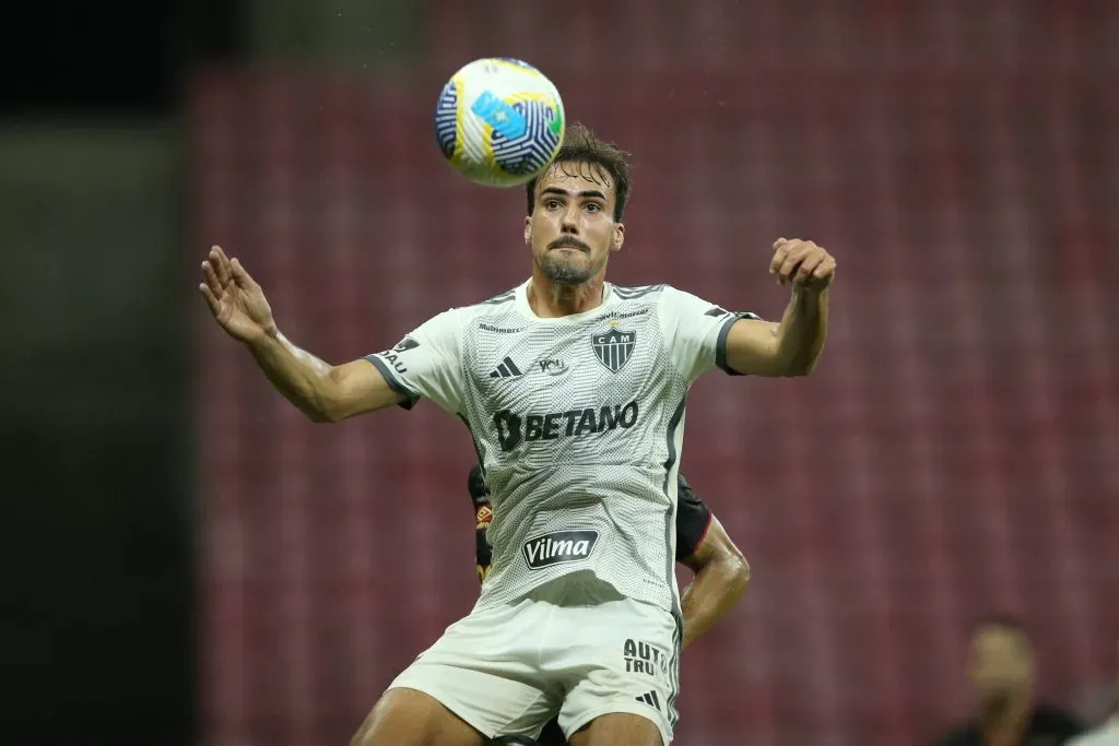 Meia e lateral-direito ganharam força nos bastidores do Colorado nos últimos dias