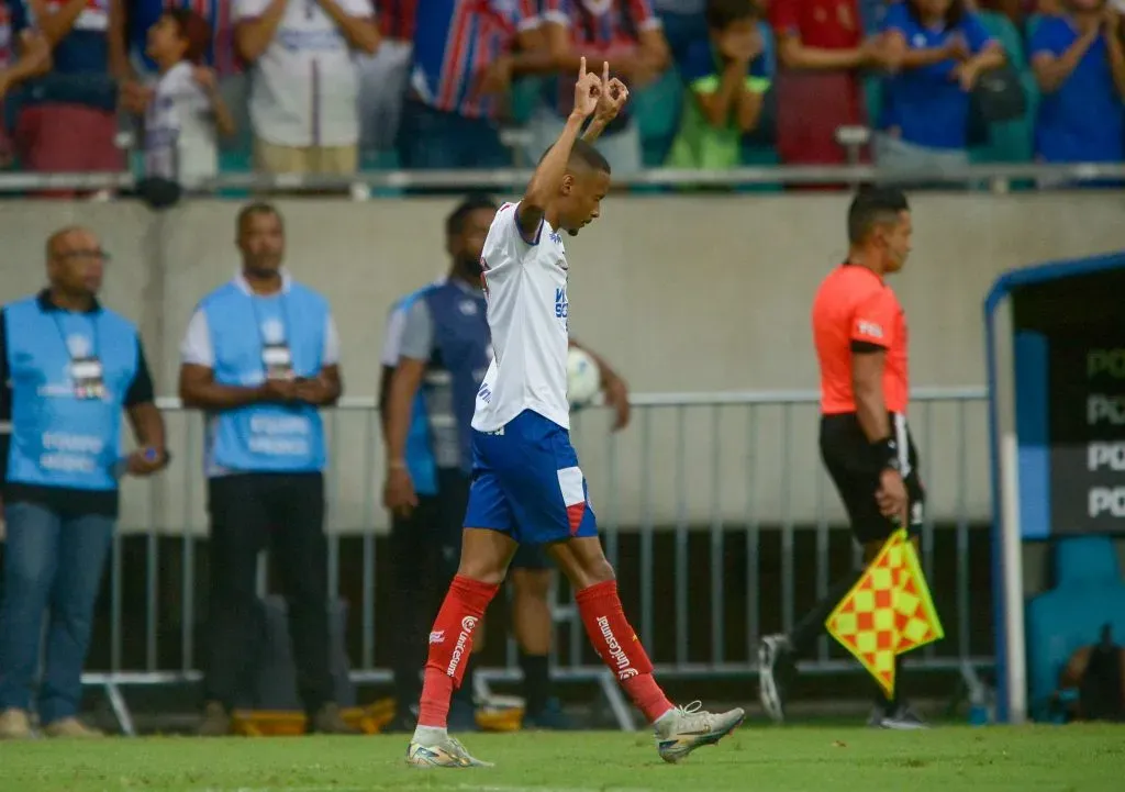 Ademir jogador do Bahia comemora seu gol durante partida contra o The Strongest na Arena Fonte Nova pelo campeonato Copa Libertadores 2025. Foto: Jhony Pinho/AGIF