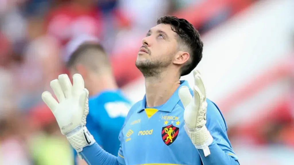 Caíque França, goleiro do Sport - Foto: Marlon Costa/AGIF