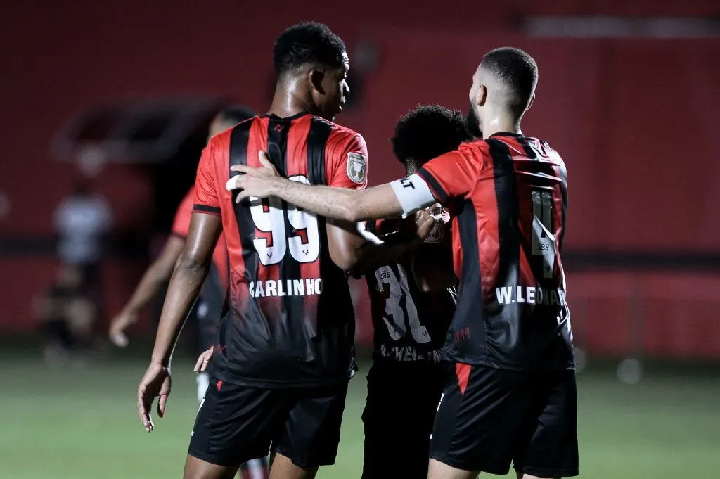 Carlinhos jogador do Vitoria comemora seu gol durante partida contra o Porto-PE no estadio Barradao pelo campeonato Baiano 2025. Foto: Jhony Pinho/AGIF