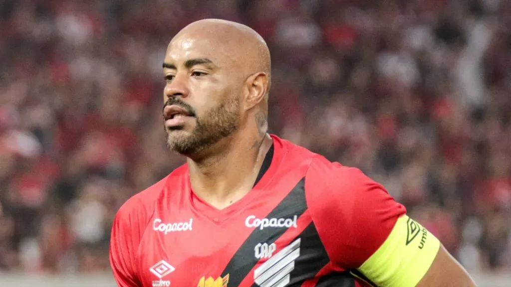 Thiago Heleno virou assunto - Foto: Robson Mafra/AGIF.