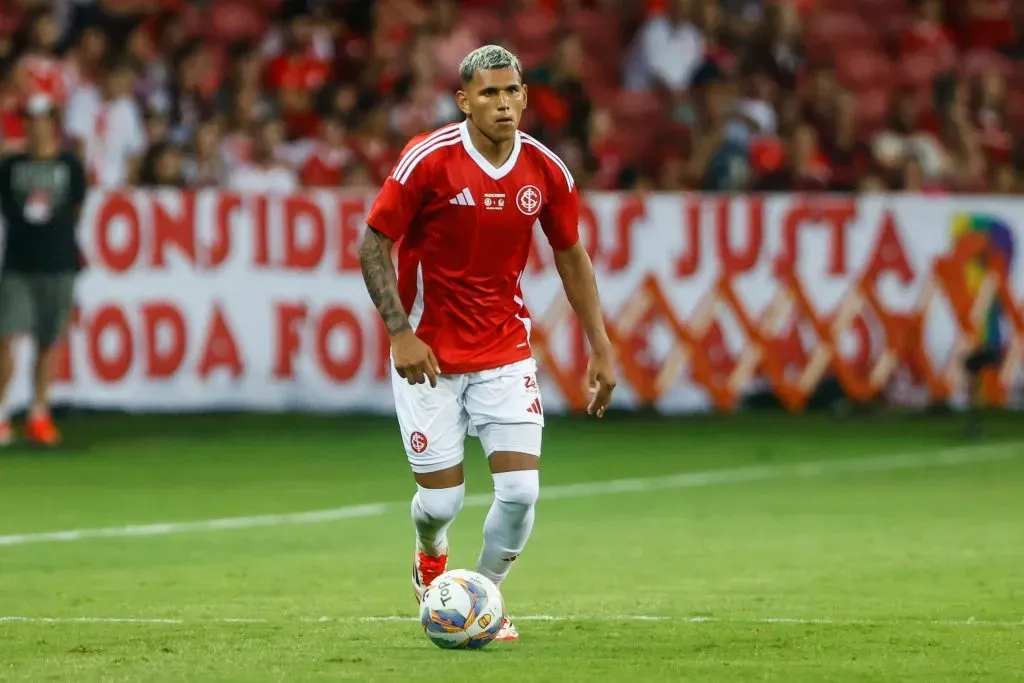 Aguirre jogador do Internacional durante partida contra o México no Beira-Rio pelo campeonato Amistoso. Foto: Luiz Erbes/AGIF
