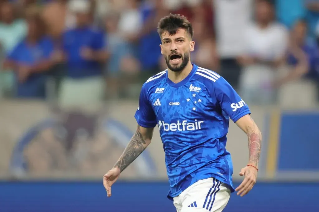 Lautaro Diaz jogador do Cruzeiro comemora seu gol durante partida contra o Betim pelo campeonato Mineiro 2025. Foto: Gilson Lobo/AGIF