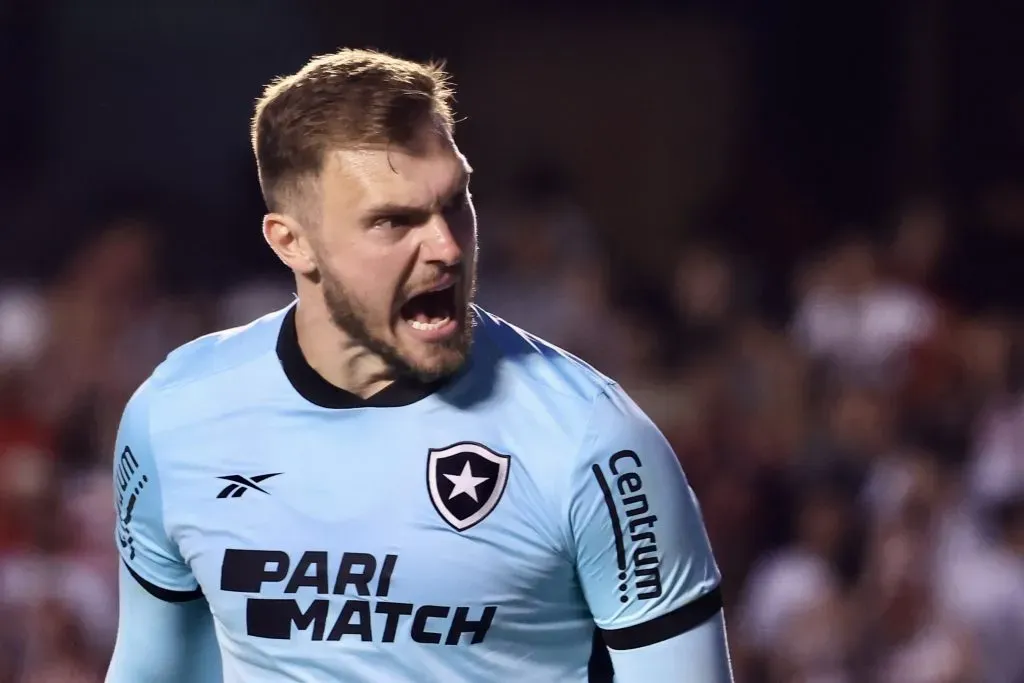 SP – SAO PAULO – 19/08/2023 – BRASILEIRO A 2023, SAO PAULO X BOTAFOGO – Lucas Perri goleiro do Botafogo durante partida contra o Sao Paulo no estadio Morumbi pelo campeonato Brasileiro A 2023. Foto: Marcello Zambrana/AGIF