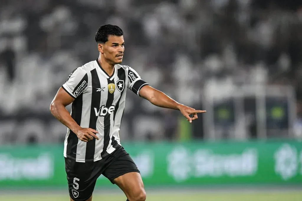 Danilo Barbosa jogador do Botafogo durante partida contra o Fluminense pelo campeonato Carioca 2025. Foto: Thiago Ribeiro/AGIF
