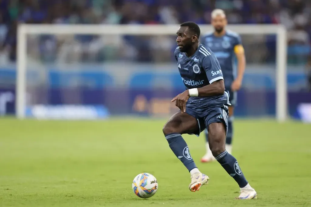 Bolasie jogador do Cruzeiro durante partida contra o Uberlândia pelo campeonato Mineiro 2025. Foto: Gilson Lobo/AGIF