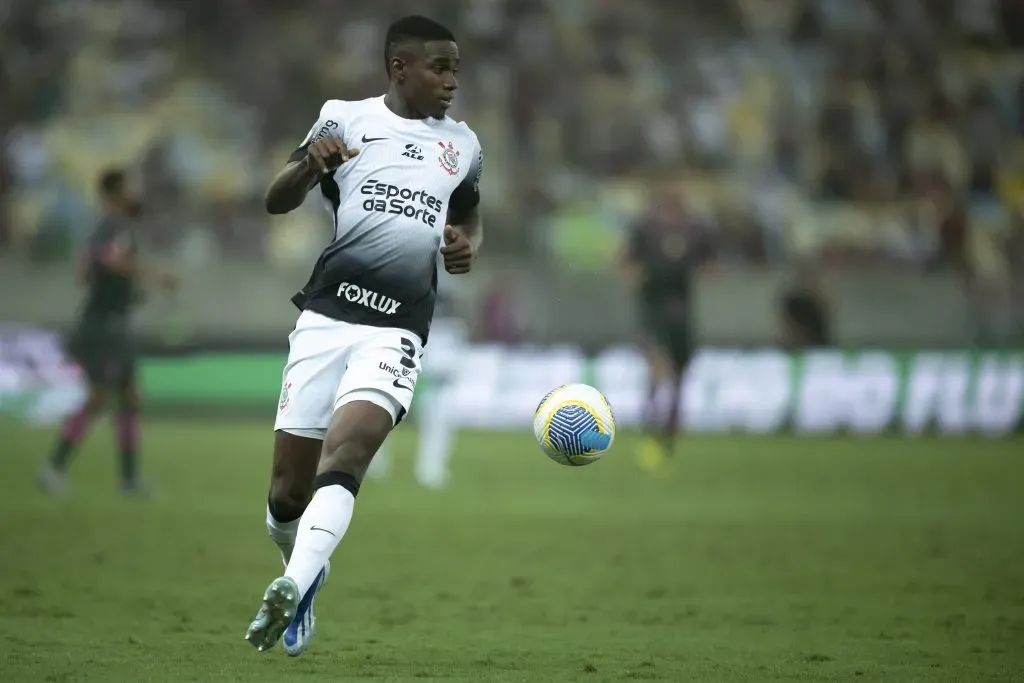 Félix Torres durante partida contra o Fluminense no Campeonato Brasileiro de 2024. Foto: Jorge Rodrigues/AGIF