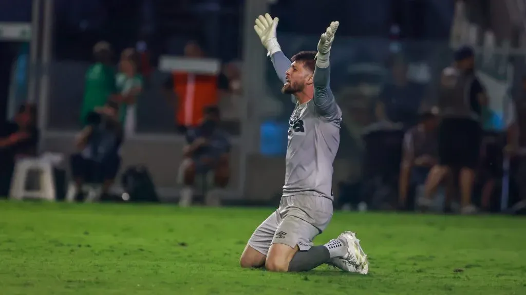 Tiago Volpi durante partida contra o Juventude no Campeonato Gaúcho de 2025. Foto: Luiz Erbes/AGIF