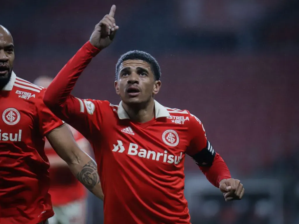 RS – Porto Alegre – 24/06/2022 – BRASILEIRO A, INTERNACIONAL X CORITIBA – Taison jogador do Internacional comemora seu gol durante partida contra o Coritiba no estadio Beira-Rio pelo campeonato Brasileiro A 2022. Foto: Maxi Franzoi/AGIF