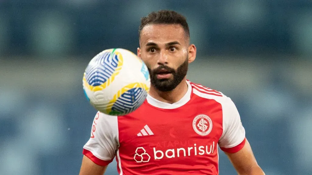 Barcellos fala sobre dívida por Thiago Maia (Imagem: Gil Gomes/AGIF)