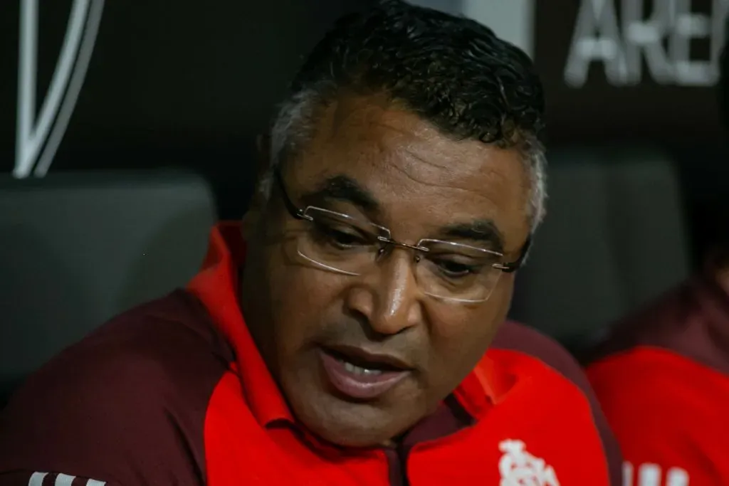 MG – BELO HORIZONTE – 26/10/2024 – BRASILEIRO A 2024, ATLETICO-MG X INTERNACIONAL – Roger Machado tecnico do Internacional durante partida contra o Atletico-MG no estadio Arena MRV pelo campeonato Brasileiro A 2024. Foto: Fernando Moreno/AGIF