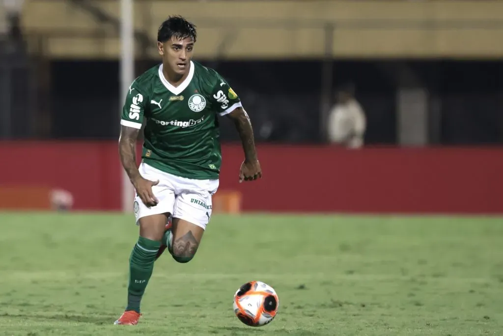 Facundo Torres jogador do Palmeiras durante partida contra o São Bernardo no estádio Primeiro de Maio pelo campeonato Paulista 2025. Foto: Marcello Zambrana/AGIF