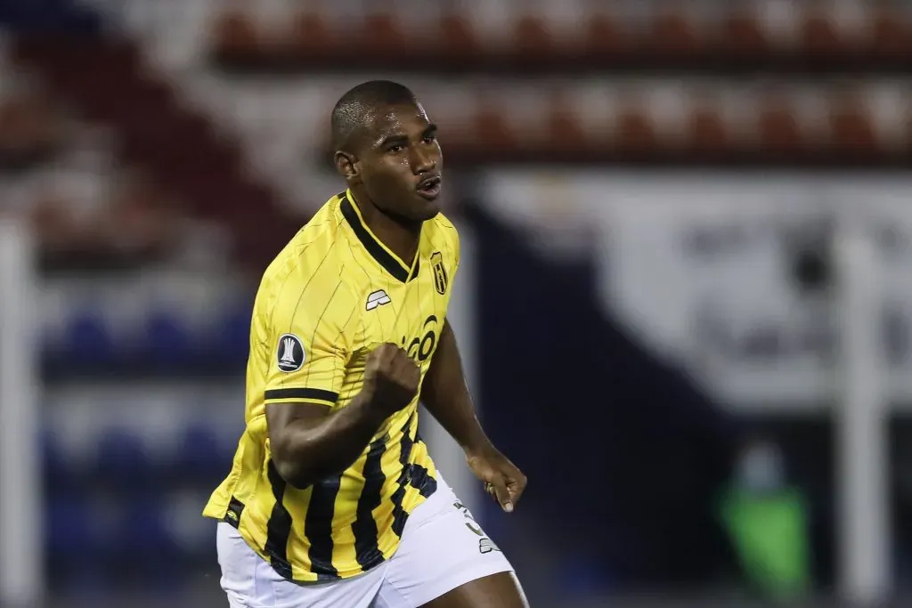 BUENOS AIRES, ARGENTINA – OCTOBER 01: Jhohan Romaña of Guarani celebrates after scoring his team’s first goal during a Copa Libertadores 2020 Group B match between Tigre and Guarani at Jose Dellagiovanna on October 01, 2020 in Tigre, Buenos Aires, Argentina. (Photo by Juan Ignacio Roncoroni-Pool/Getty Images)
