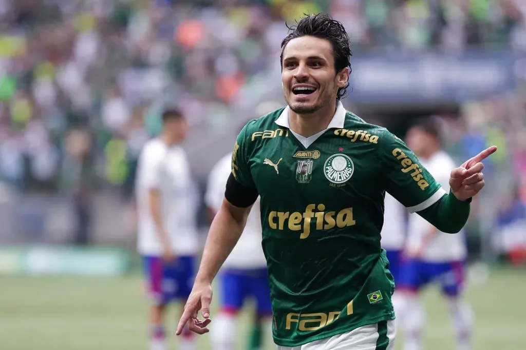 SP – SAO PAULO – 26/10/2024 – BRASILEIRO A 2024, PALMEIRAS X FORTALEZA – Raphael Veiga jogador do Palmeiras comemora seu gol durante partida contra o Fortaleza no estadio Arena Allianz Parque pelo campeonato Brasileiro A 2024. Foto: Ettore Chiereguini/AGIF