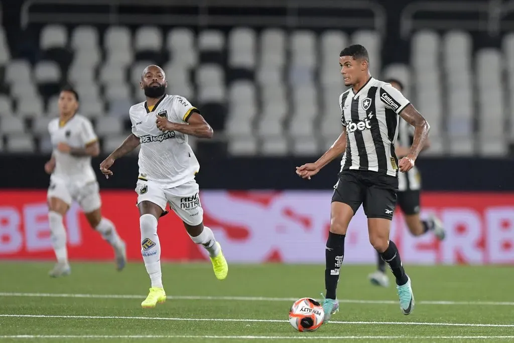 Vitinho Lopes jogador do Botafogo durante partida contra o Volta Redonda pelo campeonato Carioca 2025. Foto: Thiago Ribeiro/AGIF