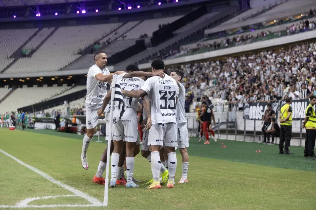 Galeano jogador do Ceara comemora seu gol durante partida contra o Juazeirense no estadio Arena Castelao pelo campeonato Copa Do Nordeste 2025. Foto: Lucas Emanuel/AGIF
