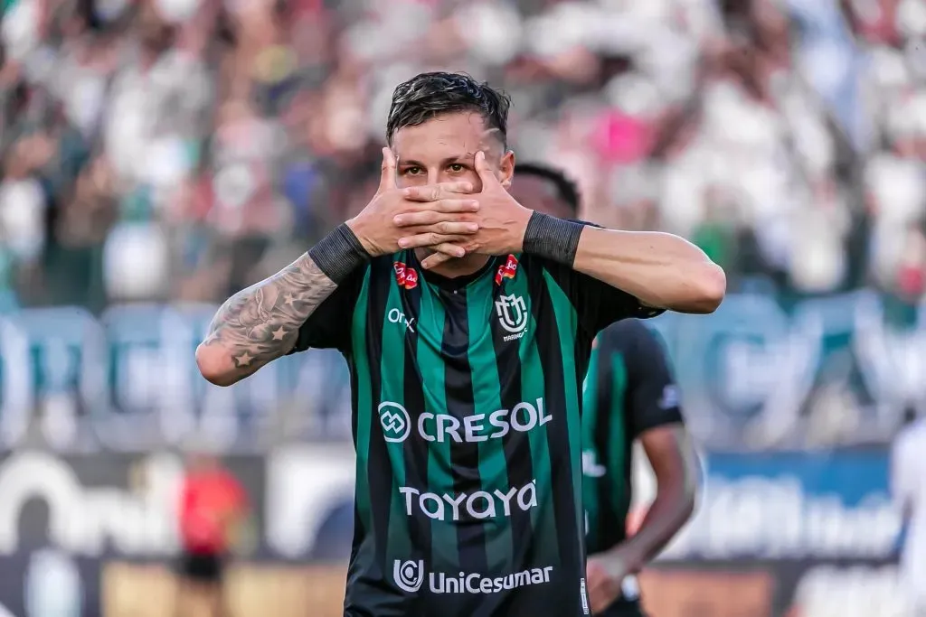 PR – MARINGA – 12/01/2025 – PARANAENSE 2025, MARINGA X SAO JOSEENSE – Moraes jogador do Maringa comemora seu gol durante partida contra o Sao Joseense no estadio Willie Davids pelo campeonato Paranaense 2025. Foto: Fernando Teramatsu/AGIF