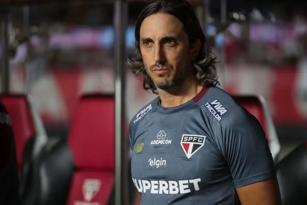Zubeldía aliviou a pressão no São Paulo – Foto: Marco Miatelo/AGIF.