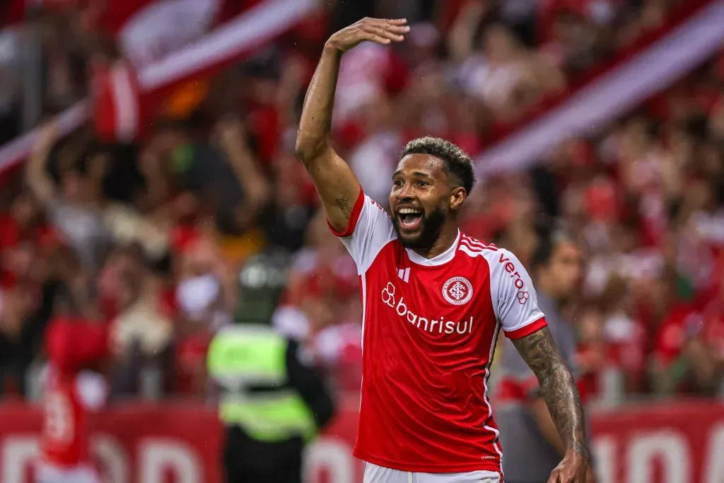 RS – PORTO ALEGRE – 05/11/2024 – BRASILEIRO A 2024, INTERNACIONAL X CRICIUMA – Wesley jogador do Internacional comemora seu gol durante partida contra o Criciuma no estadio Beira-Rio pelo campeonato Brasileiro A 2024. Foto: Maxi Franzoi/AGIF