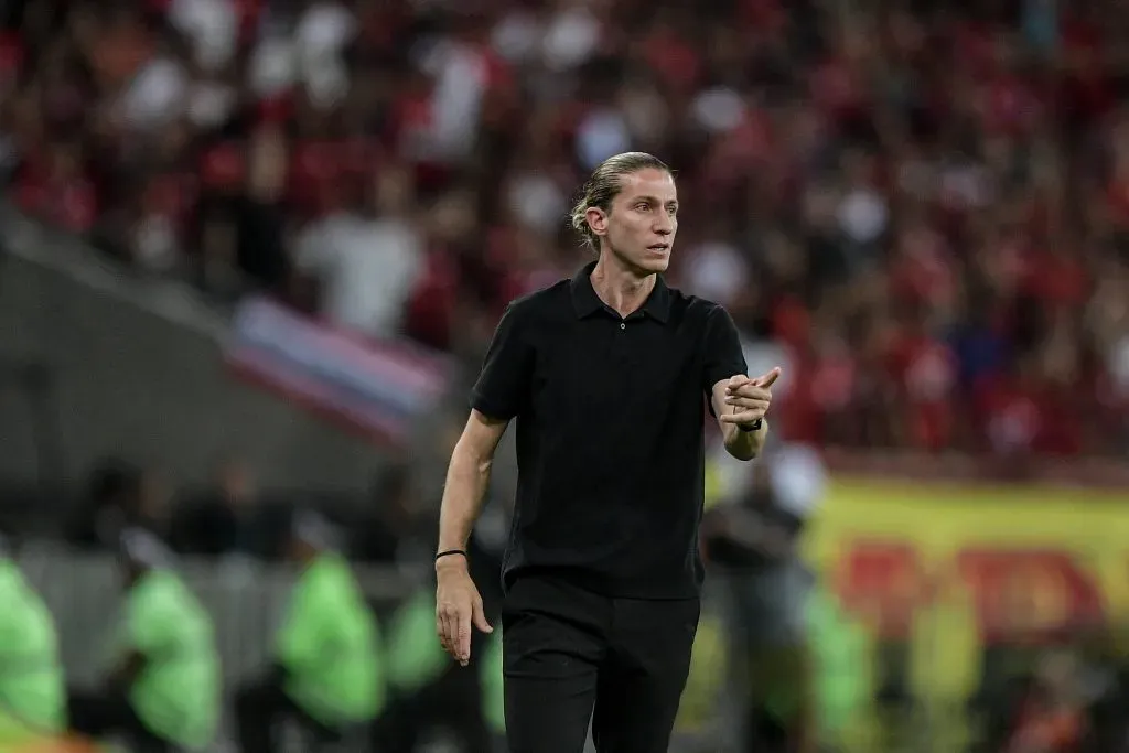 SP – RIO DE JANEIRO – 29/03/2025 – BRASILEIRO A 2025, FLAMENGO X INTERNACIONAL – Filipe Luis tecnico do Flamengo durante partida contra o Internacional no estadio Maracana pelo campeonato Brasileiro A 2025. Foto: Thiago Ribeiro/AGIF