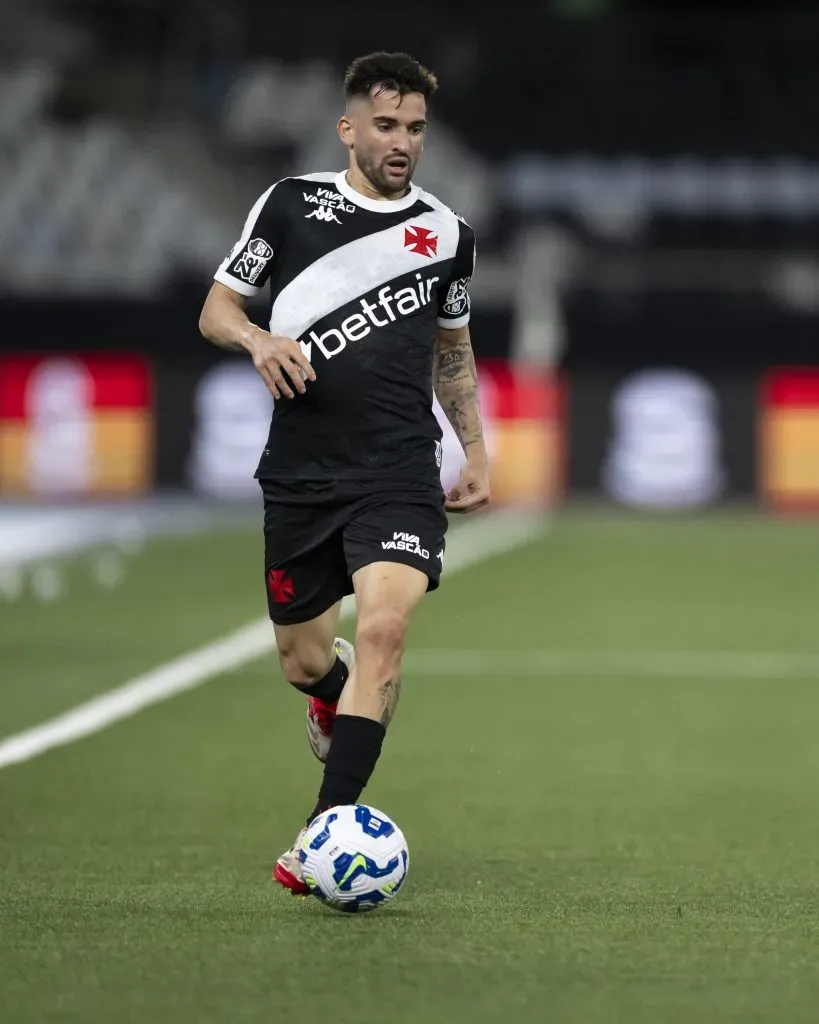 RJ – RIO DE JANEIRO – 05/03/2025 – COPA DO BRASIL 2025, NOVA IGUACU X VASCO – Garre jogador do Vasco durante partida contra o Nova Iguacu no estadio Engenhao pelo campeonato Copa Do Brasil 2025. Foto: Jorge Rodrigues/AGIF