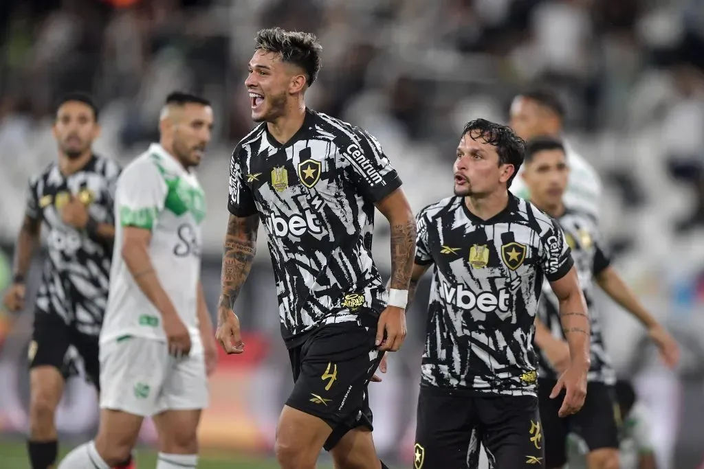 Mateo Ponte jogador do Botafogo comemora seu gol durante partida contra o Juventude no estadio Engenhao pelo campeonato Brasileiro A 2025. Foto: Thiago Ribeiro/AGIF