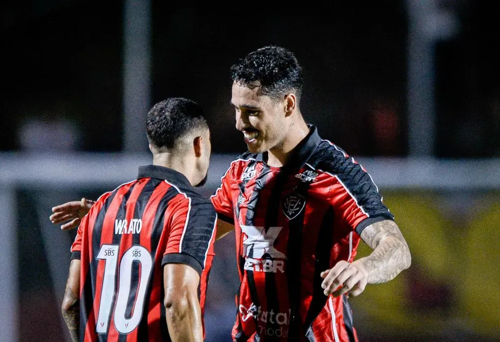 Wellington Rato jogador do Vitoria comemora seu gol durante partida contra o Flamengo no estadio Barradao pelo campeonato Brasileiro A 2025. Foto: Jhony Pinho/AGIF