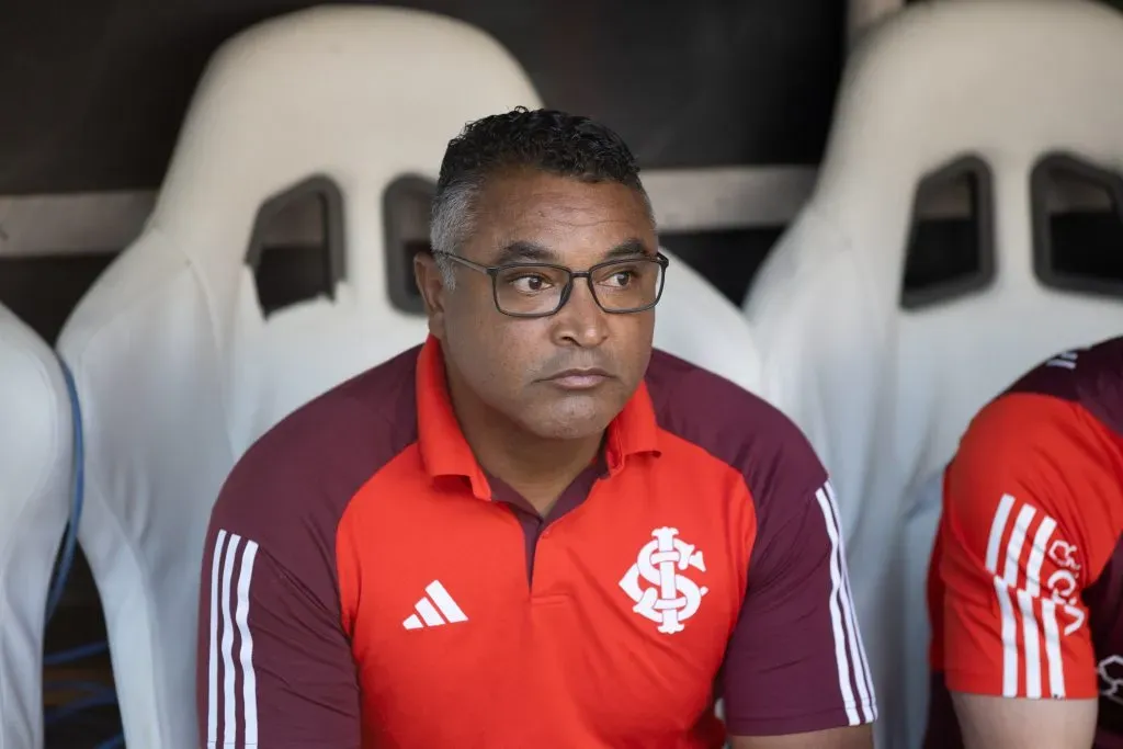 Roger Machado durante partida contra o Fortaleza no campeonato Brasileiro de 2024. Foto: Baggio Rodrigues/AGIF