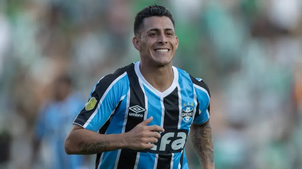 Pavón em partida pelo Grêmio. Foto: Liamara Polli/AGIF