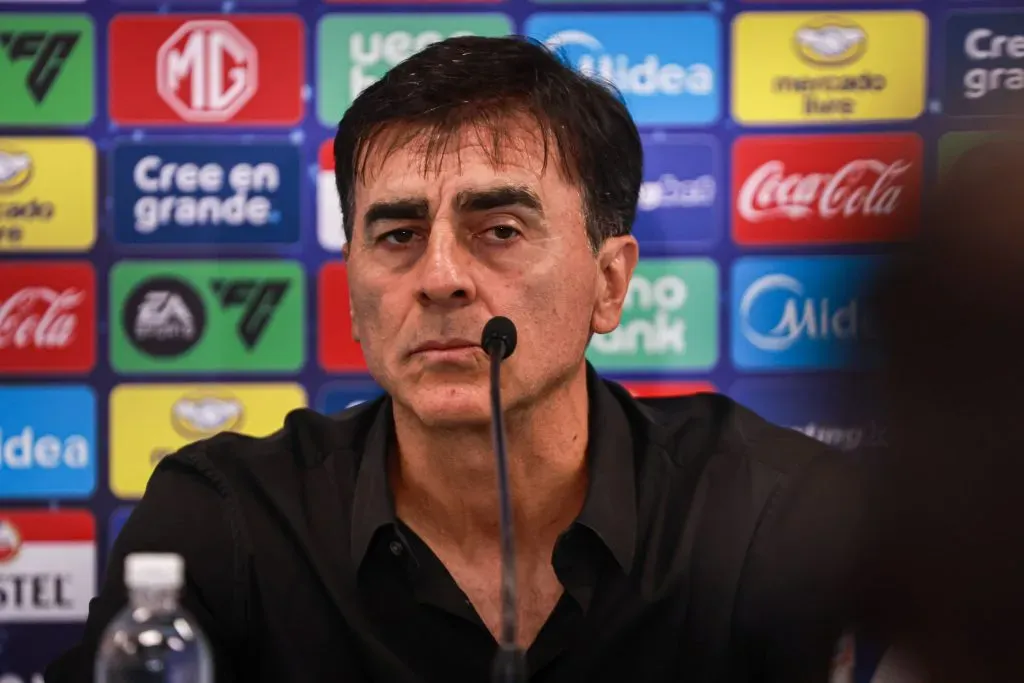 RS – PORTO ALEGRE – 08/04/2025 – COPA SUL-AMERICANA 2025, GREMIO X ATLETICO GRAU – Gustavo Quinteros tecnico do Gremio durante coletiva apos partida contra o Atletico Grau no estadio Arena do Gremio pelo campeonato Copa Sul-americana 2025. Foto: Maxi Franzoi/AGIF