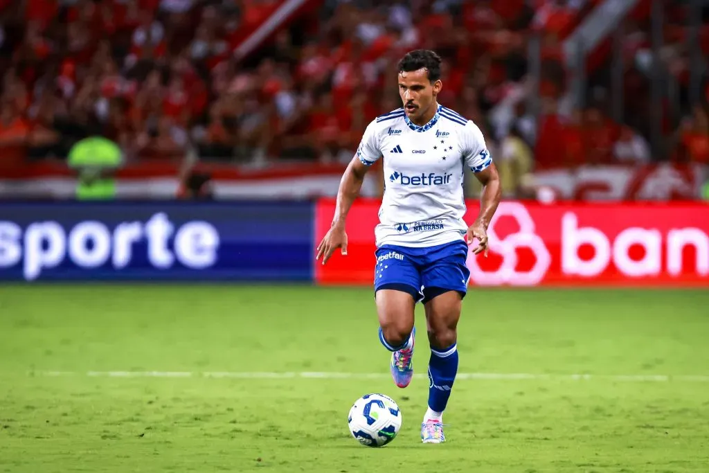 SP – PORTO ALEGRE – 06/04/2025 – BRASILEIRO A 2025, INTERNACIONAL X CRUZEIRO – Kaiki Bruno jogador do Cruzeiro durante partida contra o Internacional no estadio Beira-Rio pelo campeonato Brasileiro A 2025. Foto: Maxi Franzoi/AGIF