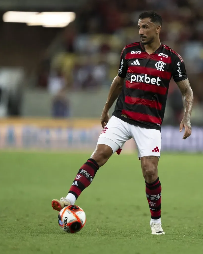 RJ – RIO DE JANEIRO – 22/02/2025 – CARIOCA 2025, FLAMENGO X MARICA – Danilo jogador do Flamengo durante partida contra o Marica no estadio Maracana pelo campeonato Carioca 2025. Foto: Jorge Rodrigues/AGIF