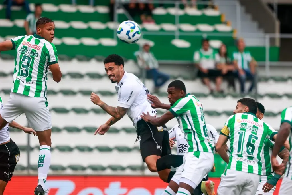 Eder jogador do Ceara durante partida contra o Juventude no estadio Alfredo Jaconi pelo campeonato Brasileiro A 2025. Foto: Luiz Erbes/AGIF