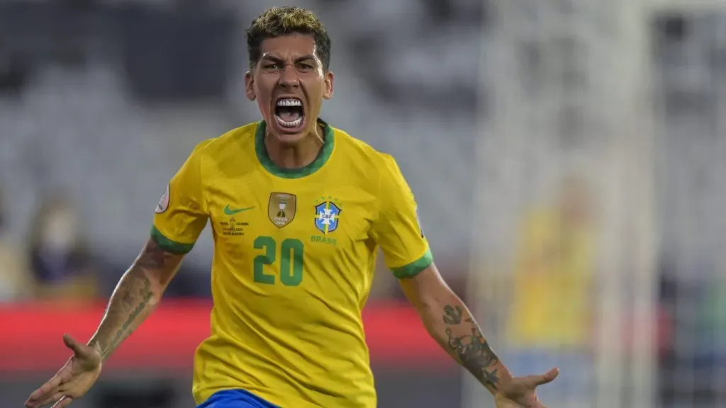 Roberto Firmino em partida da Seleção Brasileira. Foto: Thiago Ribeiro/AGIF