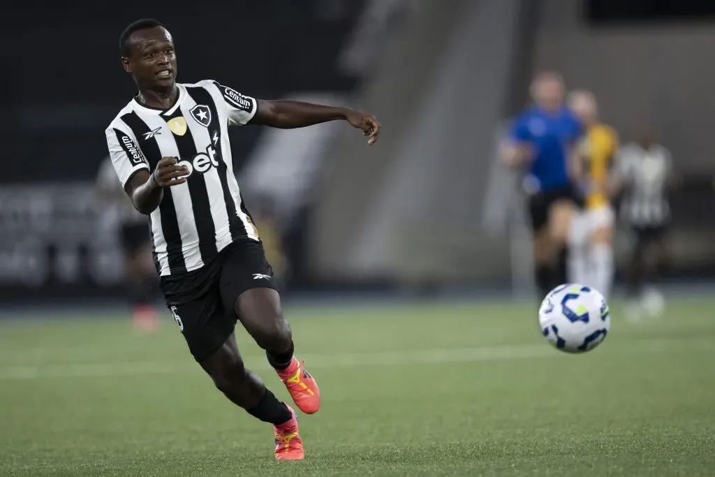 Nathan Fernandes jogador do Botafogo durante partida contra o Novorizontino em Amistoso. Foto: Jorge Rodrigues/AGIF