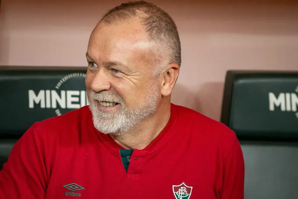 MG – BELO HORIZONTE – 24/08/2024 – BRASILEIRO A 2024, ATLETICO-MG X FLUMINENSE – Mano Menezes tecnico do Fluminense durante partida contra o Atletico-MG no estadio Mineirao pelo campeonato Brasileiro A 2024. Foto: Fernando Moreno/AGIF